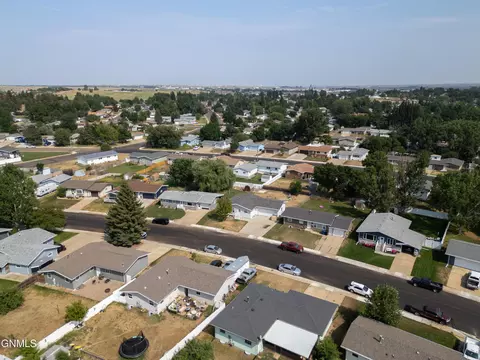 View/Area - 856 Cherry Ave, Dickinson, ND 58601 photo 1 of 2