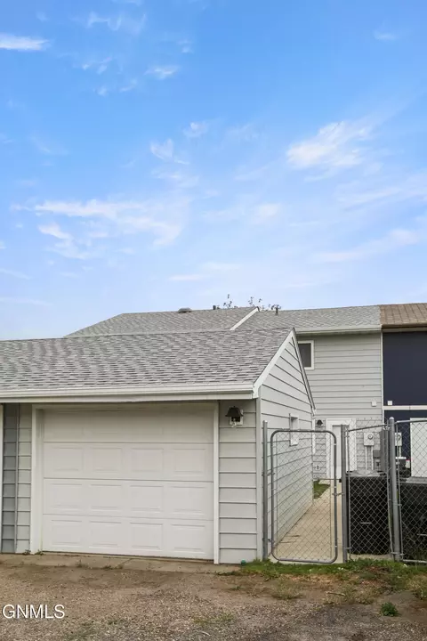 1820 30th St W, Williston, ND 58801 photo 10