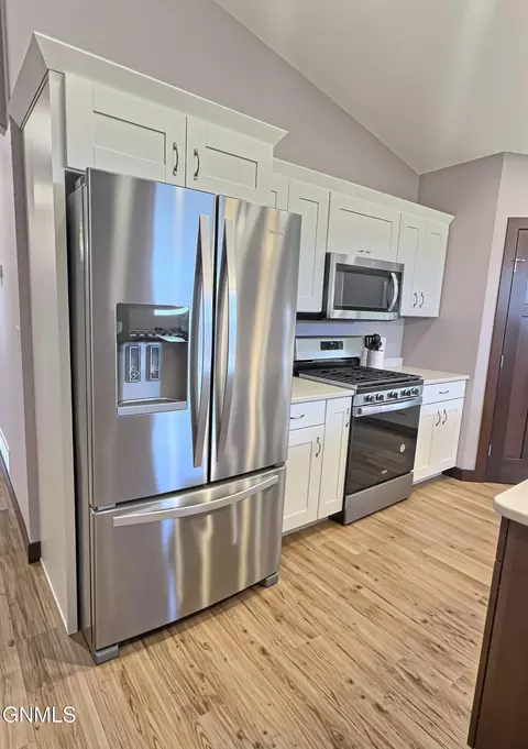 Kitchen - 512 Apple Ridge Rd, Menoken, ND 58558 photo 1 of 6