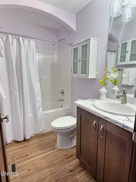 Bath - 512 Apple Ridge Rd, Menoken, ND 58558 photo 2 of 3