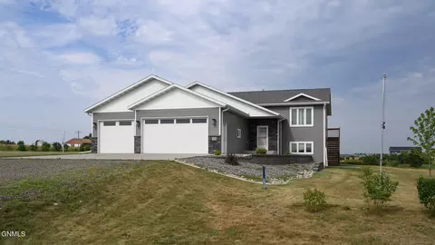 Exterior - 512 Apple Ridge Rd, Menoken, ND 58558 photo 2 of 3