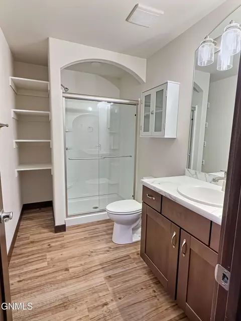 Bath - 512 Apple Ridge Rd, Menoken, ND 58558 photo 3 of 4