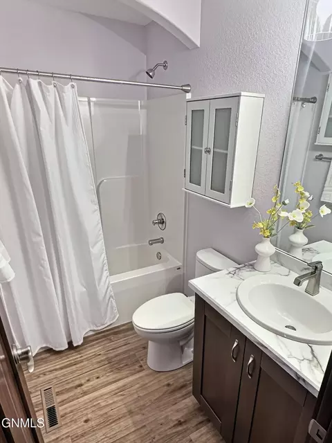 Bath - 512 Apple Ridge Rd, Menoken, ND 58558 photo 2 of 4