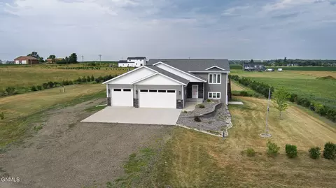 Exterior - 512 Apple Ridge Rd, Menoken, ND 58558 photo 3 of 3