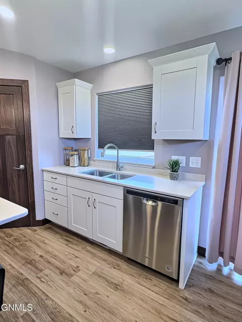 Kitchen - 512 Apple Ridge Rd, Menoken, ND 58558 photo 4 of 6