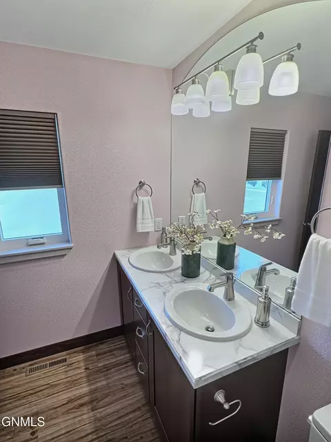 Bath - 512 Apple Ridge Rd, Menoken, ND 58558 photo 1 of 4