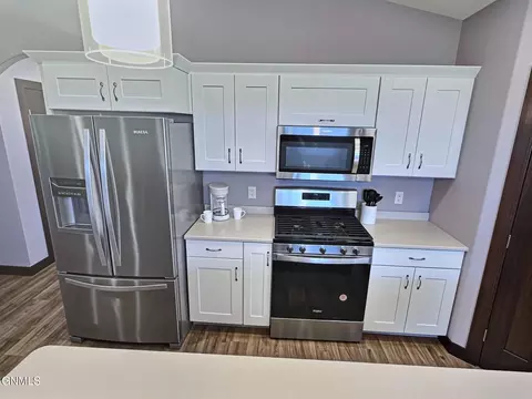 Kitchen - 512 Apple Ridge Rd, Menoken, ND 58558 photo 3 of 5