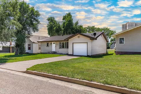Exterior - 215 2nd St SE, Garrison, ND 58540 photo 2 of 7