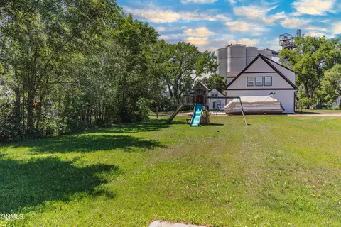 Exterior - 215 2nd St SE, Garrison, ND 58540 photo 7 of 7