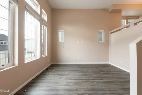Living - 3207 Kenner Loop, Bismarck, ND 58504 photo 1 of 2