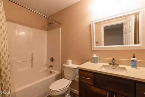 Bath - 3207 Kenner Loop, Bismarck, ND 58504 photo 2 of 3