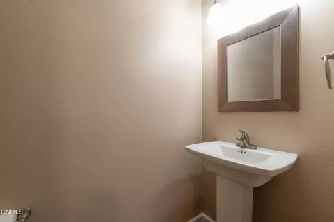 Bath - 3207 Kenner Loop, Bismarck, ND 58504 photo 3 of 3