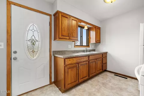 Kitchen - 1216 Ridge Ct, Williston, ND 58801 photo 1 of 3