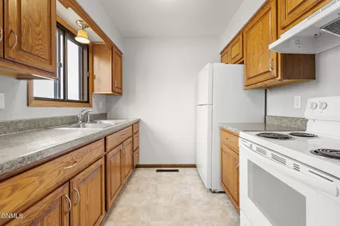 Kitchen - 1216 Ridge Ct, Williston, ND 58801 photo 2 of 3