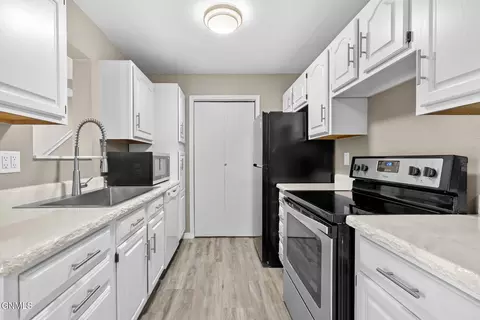 Kitchen - 2611 18th Ave W, Williston, ND 58801 photo 2 of 3