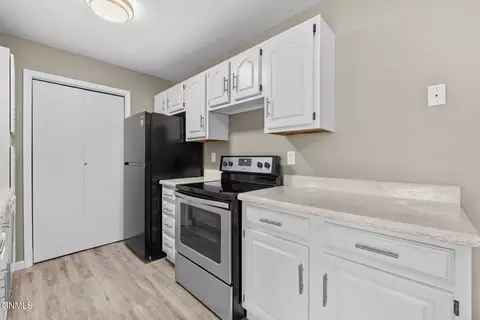 Kitchen - 2611 18th Ave W, Williston, ND 58801 photo 1 of 3