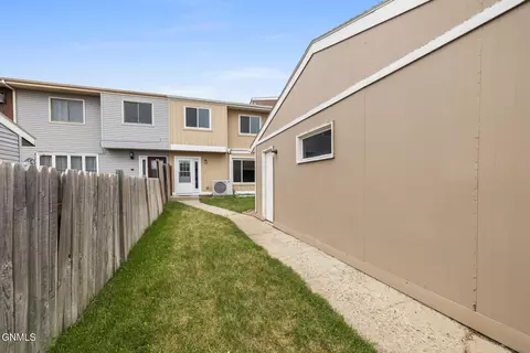 Exterior - 2611 18th Ave W, Williston, ND 58801 photo 2 of 4