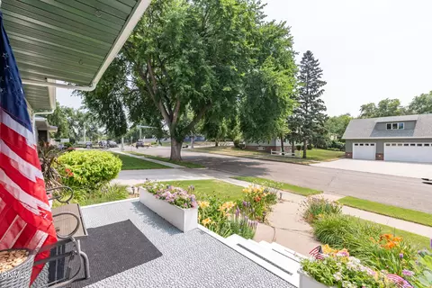 Exterior - 308 W Boulevard Ave W, Bismarck, ND 58501 photo 9 of 9