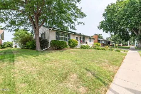 Exterior - 308 W Boulevard Ave W, Bismarck, ND 58501 photo 8 of 9