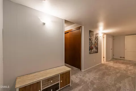 Entry Way - 308 W Boulevard Ave W, Bismarck, ND 58501 photo 6 of 6