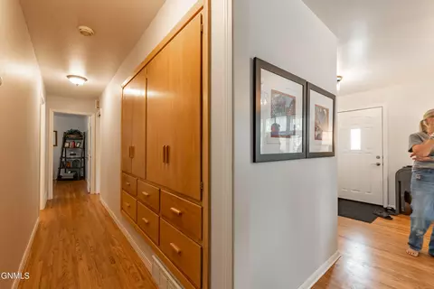 Entry Way - 308 W Boulevard Ave W, Bismarck, ND 58501 photo 3 of 6