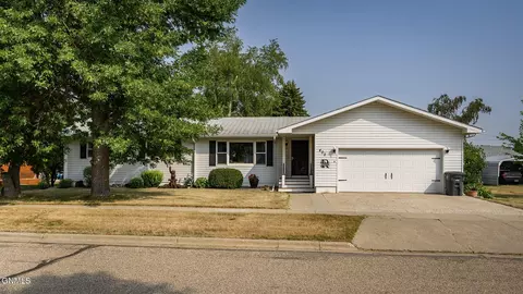 402 Roosevelt Ave, Underwood, ND 58576