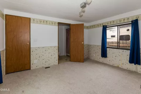 Bedroom - 1212 7th Ave SE, Mandan, ND 58554 photo 5 of 14