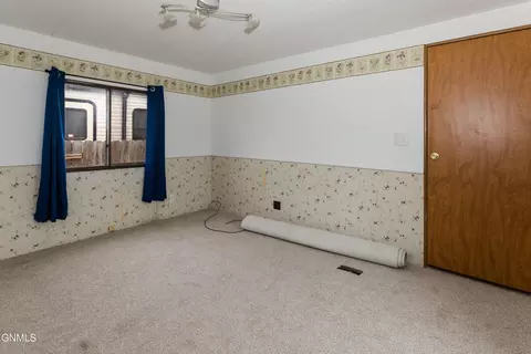 Bedroom - 1212 7th Ave SE, Mandan, ND 58554 photo 2 of 14