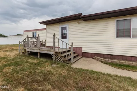 Exterior - 1212 7th Ave SE, Mandan, ND 58554 photo 6 of 8