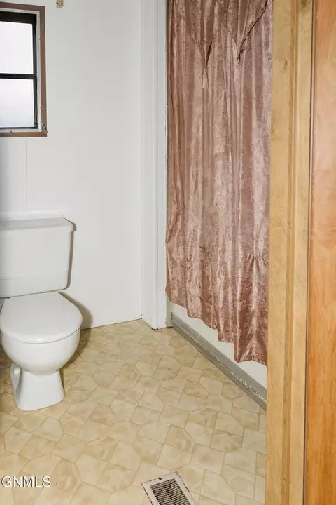 Bath - 1212 7th Ave SE, Mandan, ND 58554 photo 1 of 4