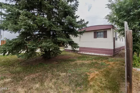 Exterior - 1212 7th Ave SE, Mandan, ND 58554 photo 8 of 8