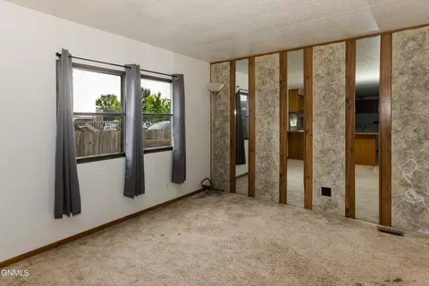 Living - 1212 7th Ave SE, Mandan, ND 58554 photo 1 of 3