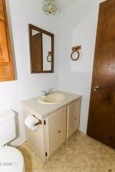 Bath - 1212 7th Ave SE, Mandan, ND 58554 photo 4 of 4