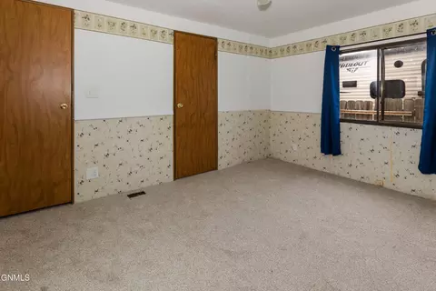 Bedroom - 1212 7th Ave SE, Mandan, ND 58554 photo 1 of 14