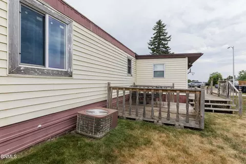 Exterior - 1212 7th Ave SE, Mandan, ND 58554 photo 4 of 8