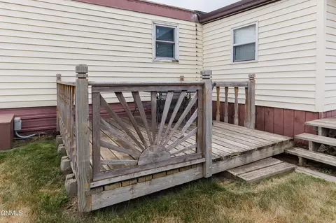 Exterior - 1212 7th Ave SE, Mandan, ND 58554 photo 5 of 8