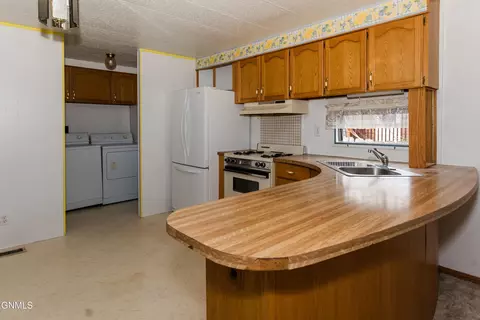 Kitchen - 1212 7th Ave SE, Mandan, ND 58554 photo 1 of 4