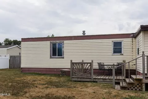 Exterior - 1212 7th Ave SE, Mandan, ND 58554 photo 2 of 8