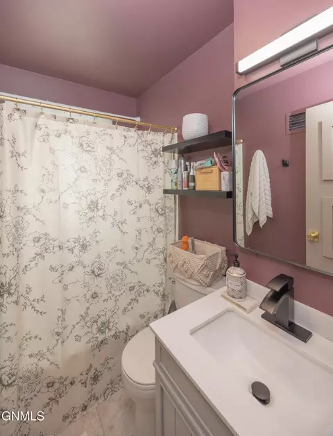 Bath - 1507 1st Ave W, Williston, ND 58801 photo 1 of 4