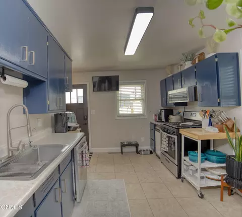 Kitchen - 1507 1st Ave W, Williston, ND 58801 photo 4 of 4