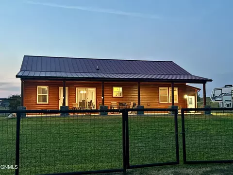 Exterior - 14718 Lambert St, Williston, ND 58801 photo 6 of 7