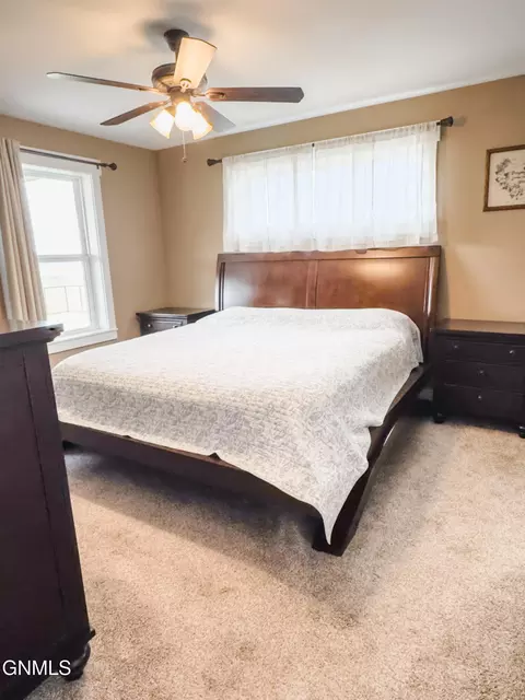 Bedroom - 14718 Lambert St, Williston, ND 58801 photo 1 of 4