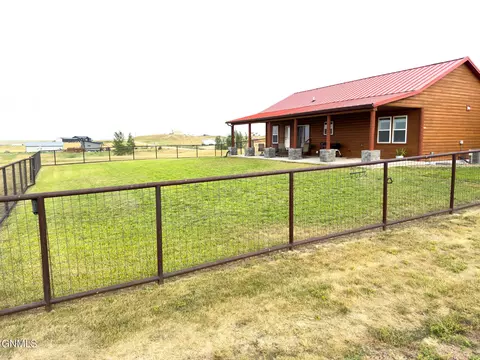 Exterior - 14718 Lambert St, Williston, ND 58801 photo 5 of 8