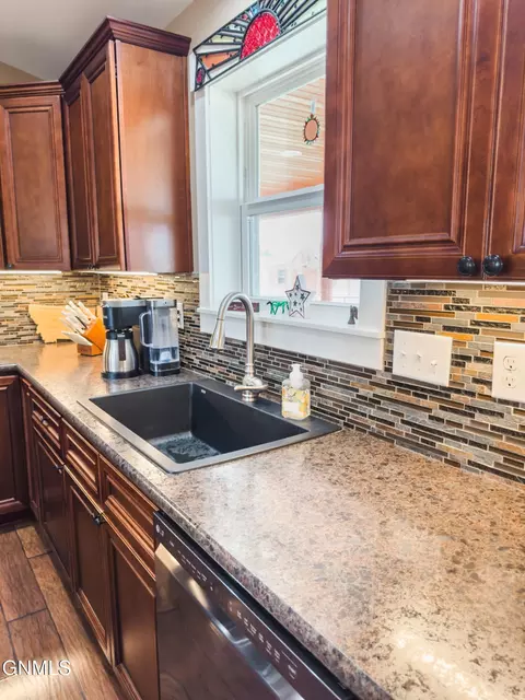 Kitchen - 14718 Lambert St, Williston, ND 58801 photo 6 of 7