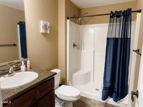 Bath - 14718 Lambert St, Williston, ND 58801 photo 3 of 3