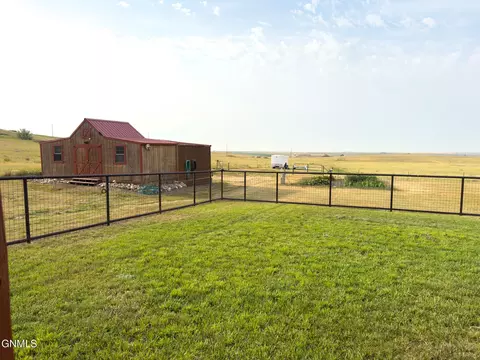Exterior - 14718 Lambert St, Williston, ND 58801 photo 4 of 7