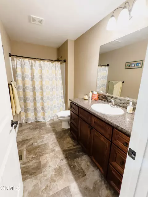 Bath - 14718 Lambert St, Williston, ND 58801 photo 2 of 3