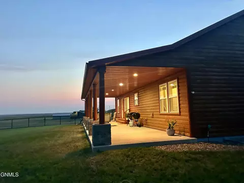 Exterior - 14718 Lambert St, Williston, ND 58801 photo 7 of 7