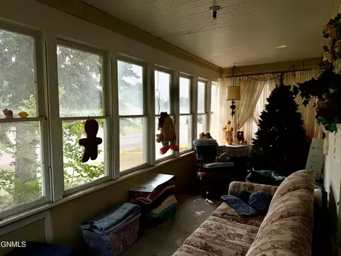 Exterior - 426 Main St S, Stanley, ND 58784 photo 2 of 4