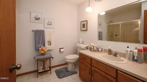 Bath - 3226 Devon Dr, Bismarck, ND 58504 photo 2 of 7